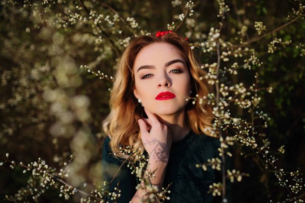 Was sind die elegantesten Frisuren, um einen Hut zu tragen?