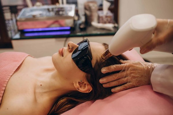 Wie fördert man das natürliche Jagdverhalten bei Indoor-Hauskatzen gesundheitsbewusst?